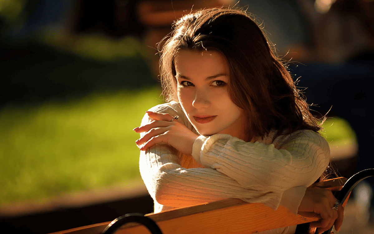 Он тебя из грязи вытащил