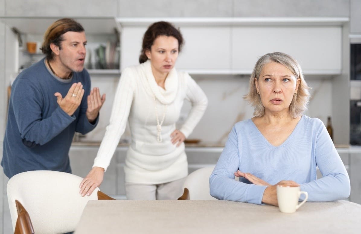 Мама мужа постоянно просила денег