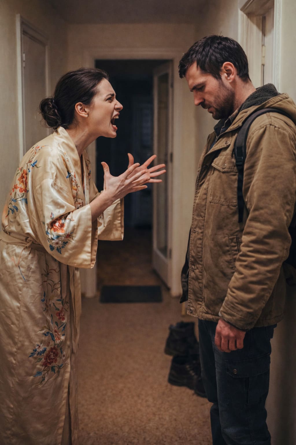 — Ты сидишь у меня на шее и ноешь, что я тебя не вдохновляю зарабатывать миллионы? Тебе нужна женщина-муза, а не уставшая жена в халате? Так