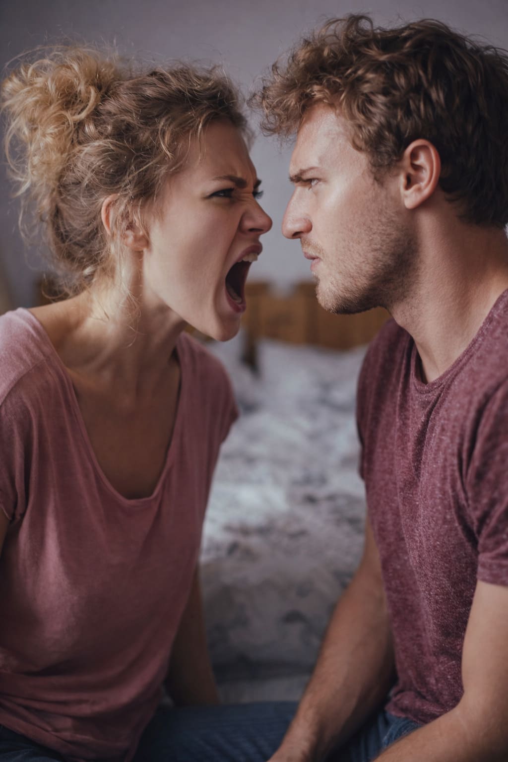 — Твоя сестра украла мою косметику и новые сапоги, а ты говоришь «подумаешь, поносит и отдаст»? Я вышвырнула эту воровку из дома! Больше и н