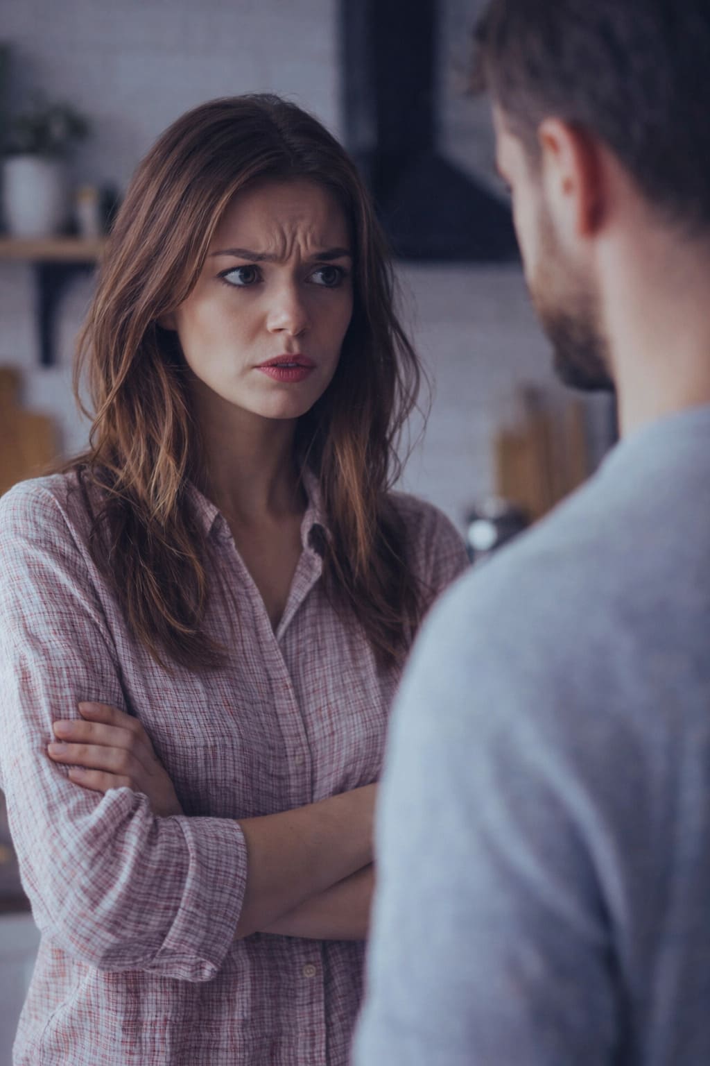 — А это моя квартира, и я больше не хочу видеть тут тебя и хоть кого-то из твоей родни, милый мой! Хотите припеваючи жить, значит, зараба